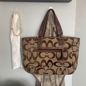 Large 2000’s guess tote